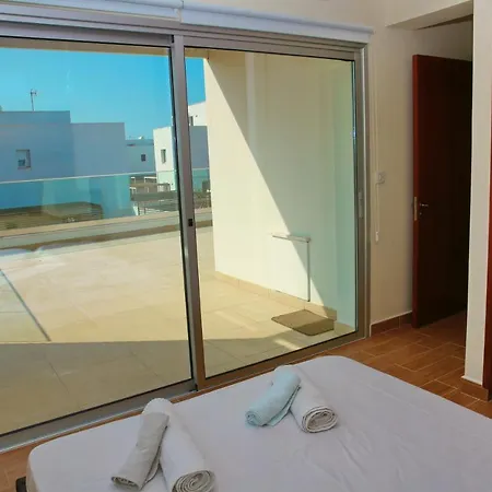 The Luxury Papadakis פאפוס